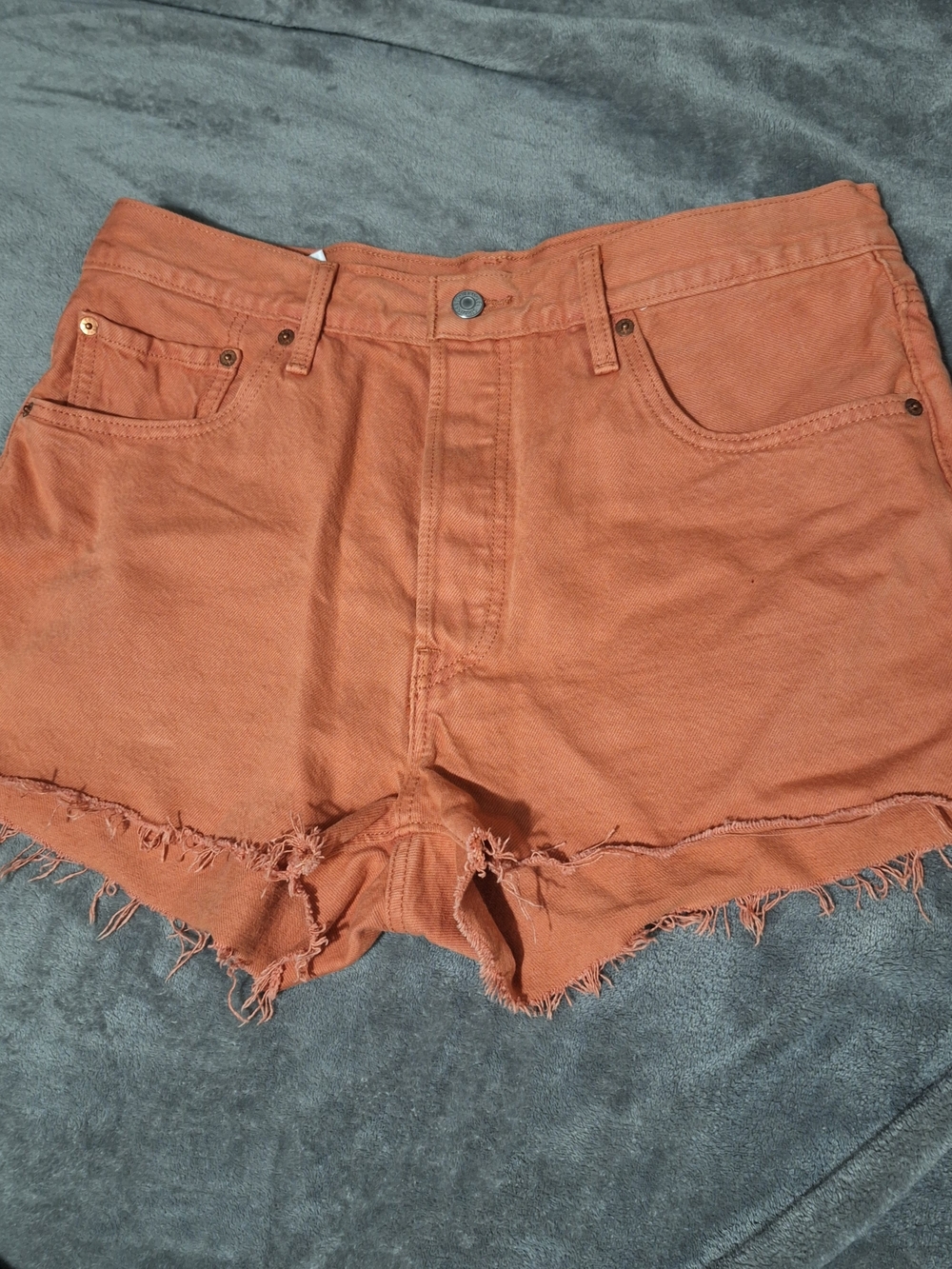 Levi's Women's High-Rise Frayed Hem Denim Shorts - Picture 3 of 5